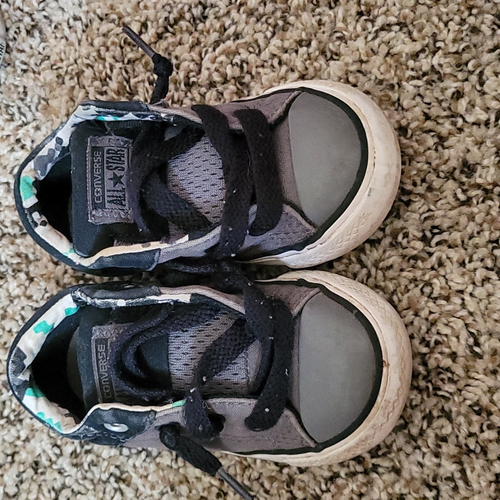 Kids converse